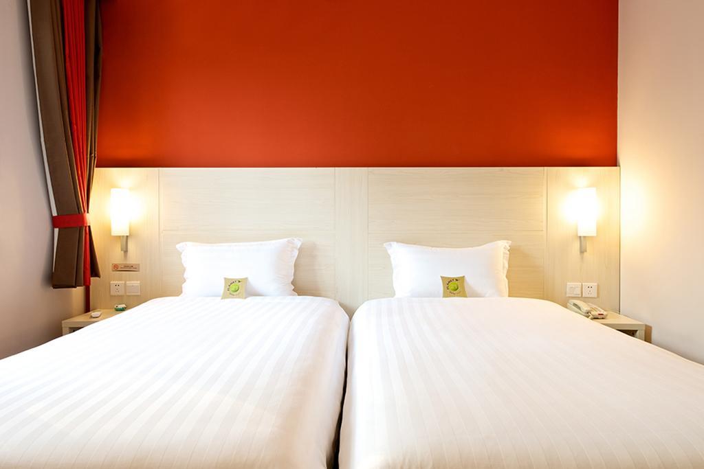 Ibis Ningbo Qianhu Plaza Hotel Exterior photo