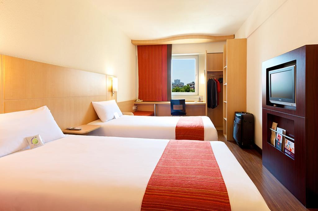 Ibis Ningbo Qianhu Plaza Hotel Exterior photo