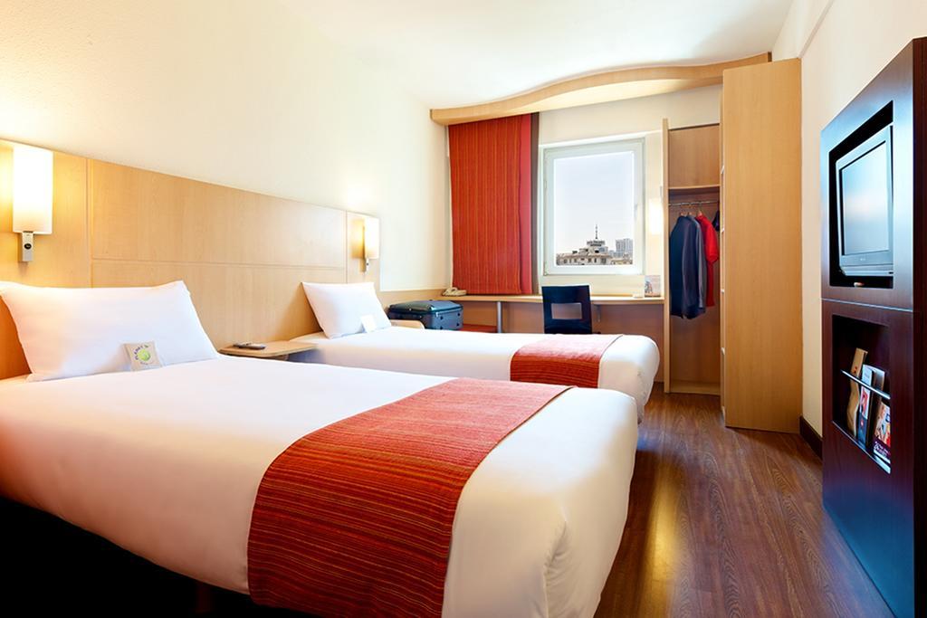 Ibis Ningbo Qianhu Plaza Hotel Exterior photo