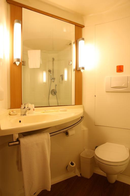Ibis Ningbo Qianhu Plaza Hotel Exterior photo