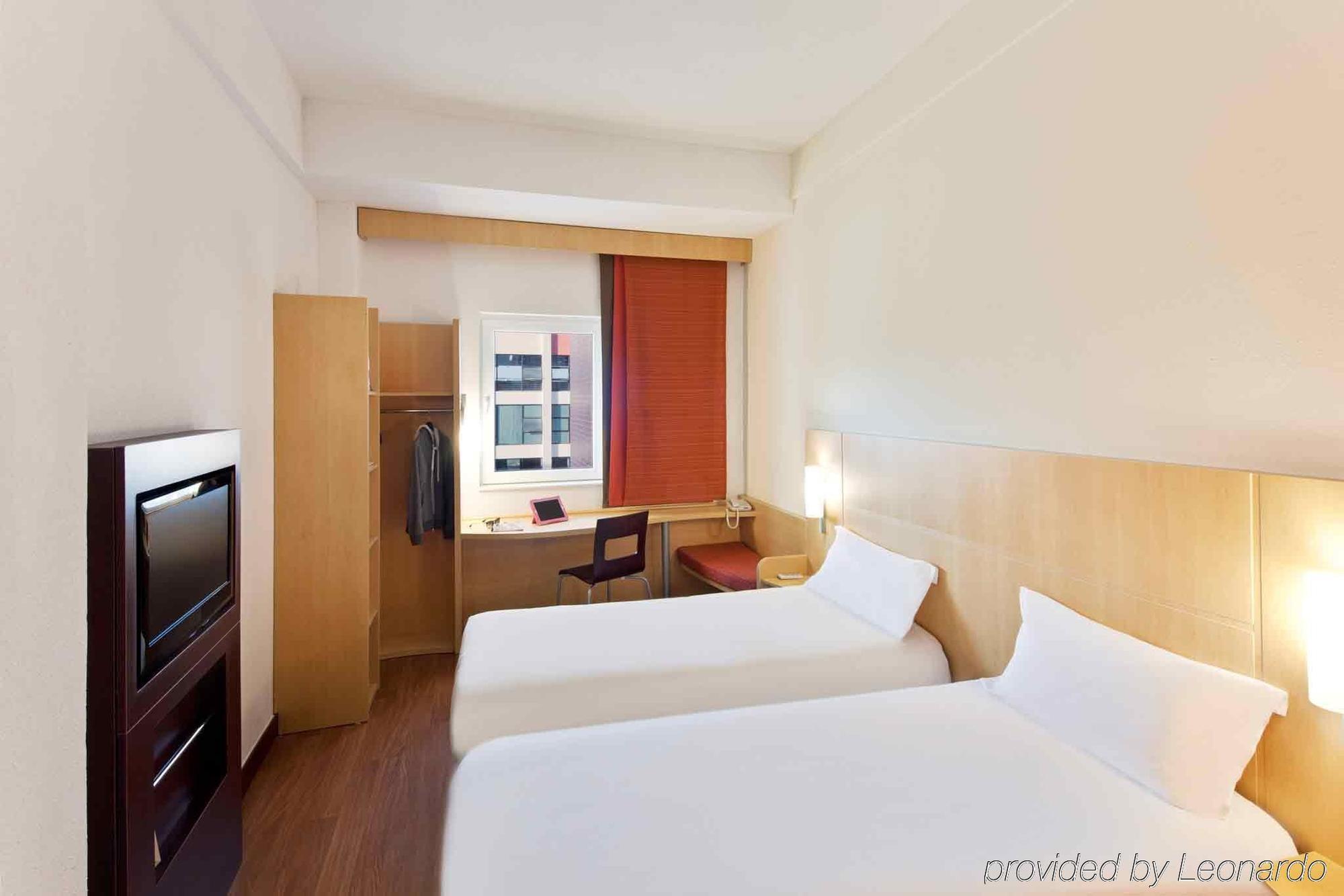 Ibis Ningbo Qianhu Plaza Hotel Exterior photo