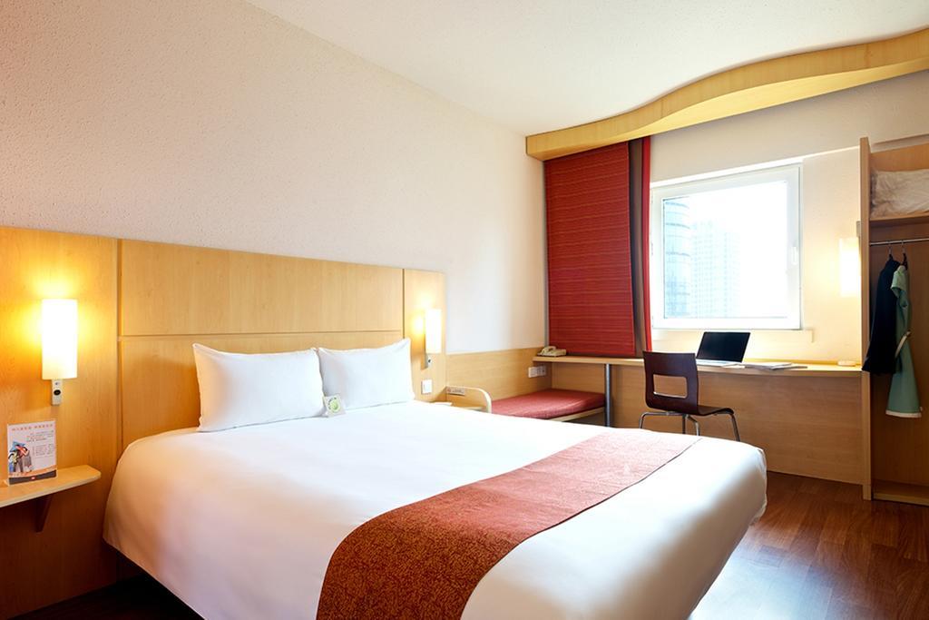 Ibis Ningbo Qianhu Plaza Hotel Exterior photo