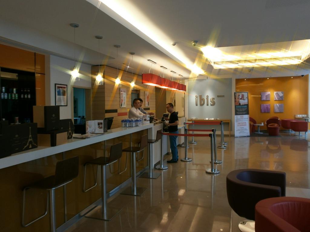 Ibis Ningbo Qianhu Plaza Hotel Exterior photo