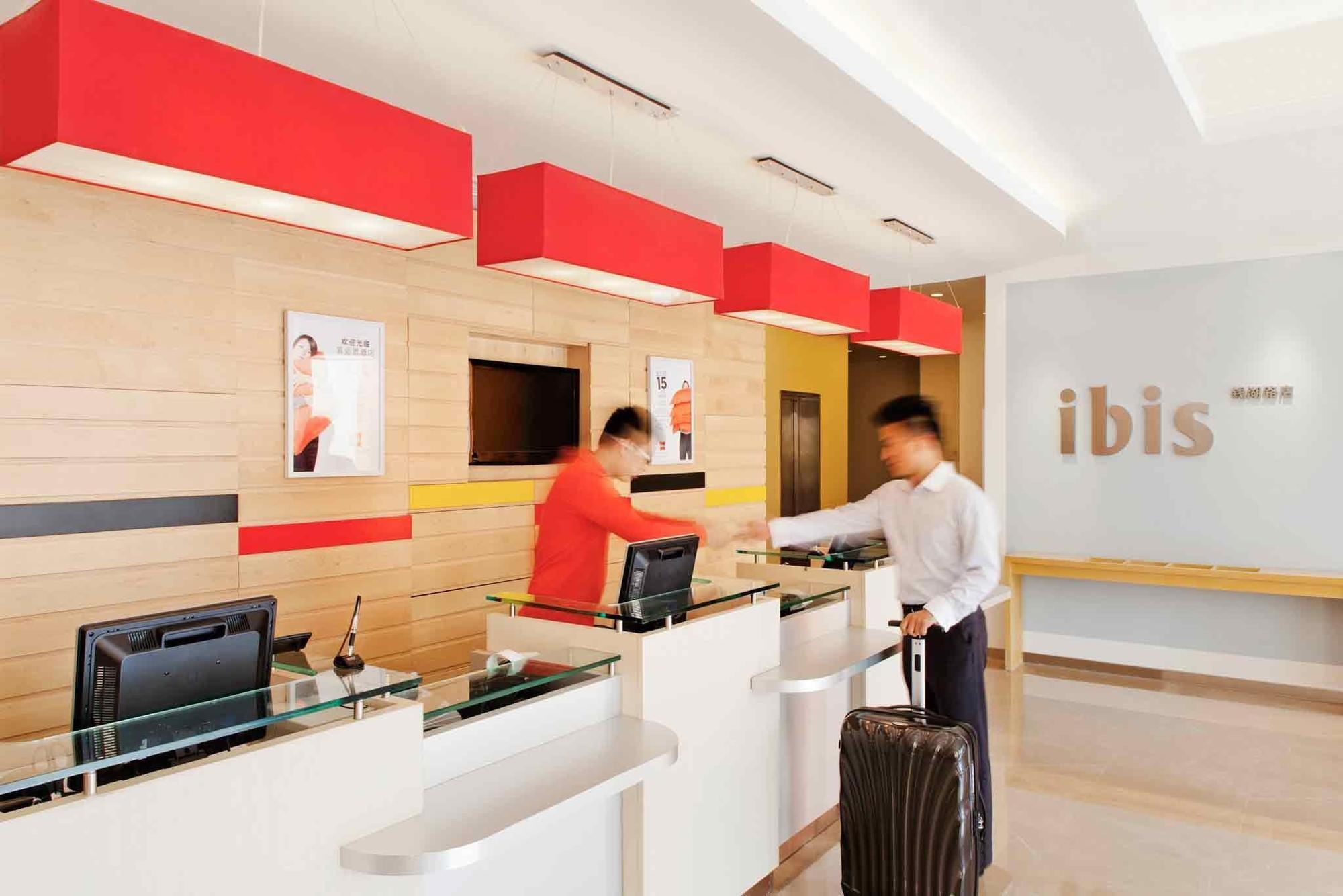 Ibis Ningbo Qianhu Plaza Hotel Exterior photo