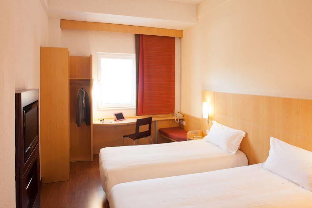 Ibis Ningbo Qianhu Plaza Hotel Exterior photo