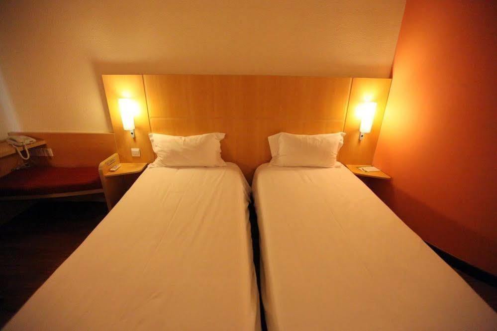 Ibis Ningbo Qianhu Plaza Hotel Exterior photo